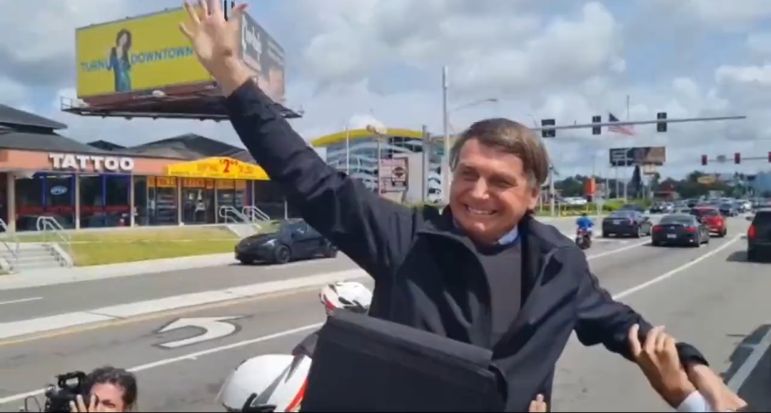 Em Orlando Bolsonaro participa de motociata e fala a evangélicos veja