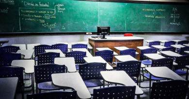 Justiça mantém suspensão das aulas presenciais no estado do RS Justiça mantém suspensão das aulas presenciais no estado do RS