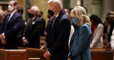 A proclamação do Dia Nacional de Oração de Biden exclui a palavra “Deus” A proclamação do Dia Nacional de Oração de Biden exclui a palavra “Deus”