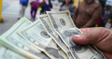 Dólar segue em queda nesta sexta-feira Dólar segue em queda nesta sexta-feira