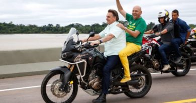Presidente inaugura ponte que diminui de 3 horas para 1 minuto o acesso ao Acre e viraliza andando de moto Presidente inaugura ponte que diminui de 3 horas para 1 minuto o acesso ao Acre e viraliza andando de moto