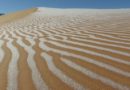 Neve cai no deserto do Saara em um fenômeno raro quando a temperatura despenca para -2C