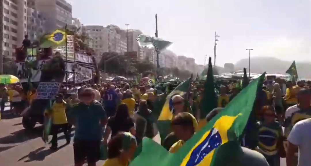 Manifestantes Tomam As Ruas De Copacabana No Rio A Favor De Bolsonaro Clm Brasil 4627