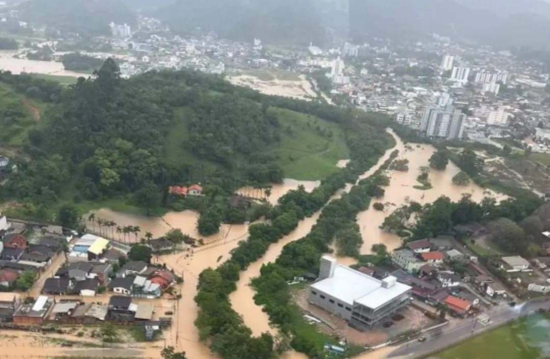 Chuva Intensa Deixa Mortos E Desabrigados Em Santa Catarina Veja Video Clm Brasil 