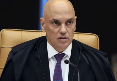 Moraes convoca Mauro Cid para depoimento após PF apontar contradições