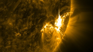 Poderoso telescópio captura imagens incríveis de uma tempestade solar