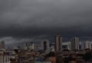 Chuva em SP deixa mais de 100 mil residências sem energia