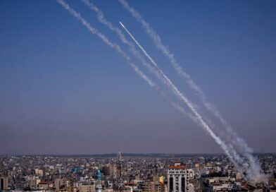 Explosão abala Tel Aviv em ataque de foguete do Hezbollah