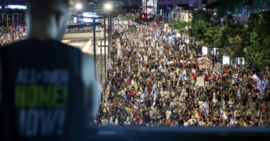 Protestos tomam ruas de Israel manifestantes exigem a libertação de reféns; vídeos