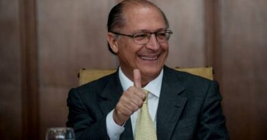 Possível saída de Múcio abre caminho para Alckmin na Defesa, diz jornal