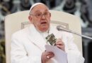 Vaticano diz que Papa Francisco está instável no hospital, após momentos críticos